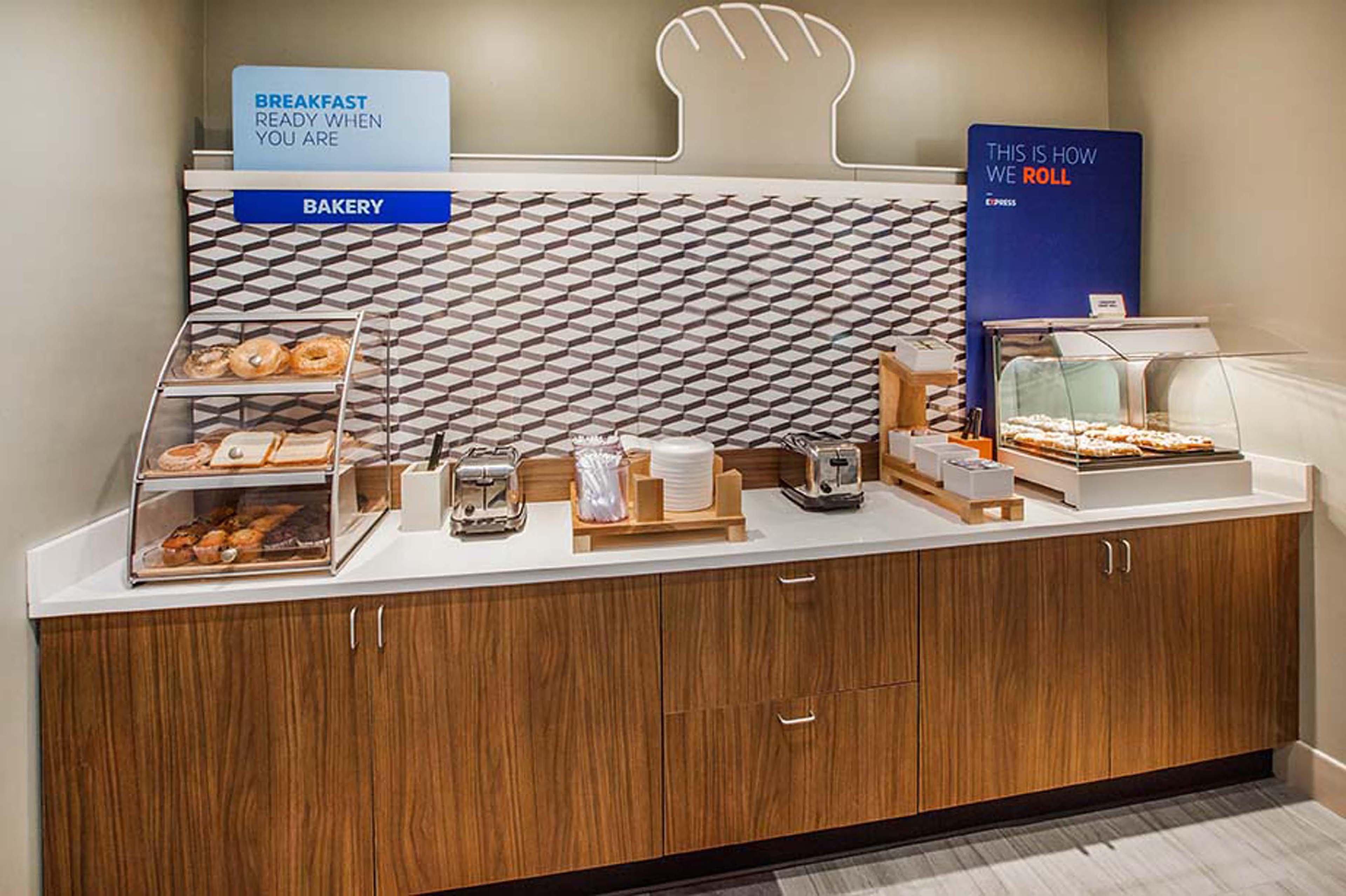 Holiday Inn Express & Suites - Fayetteville South By Ihg Εξωτερικό φωτογραφία